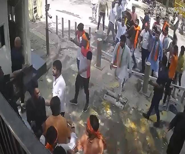 Attack on Arvind Kejriwal's house