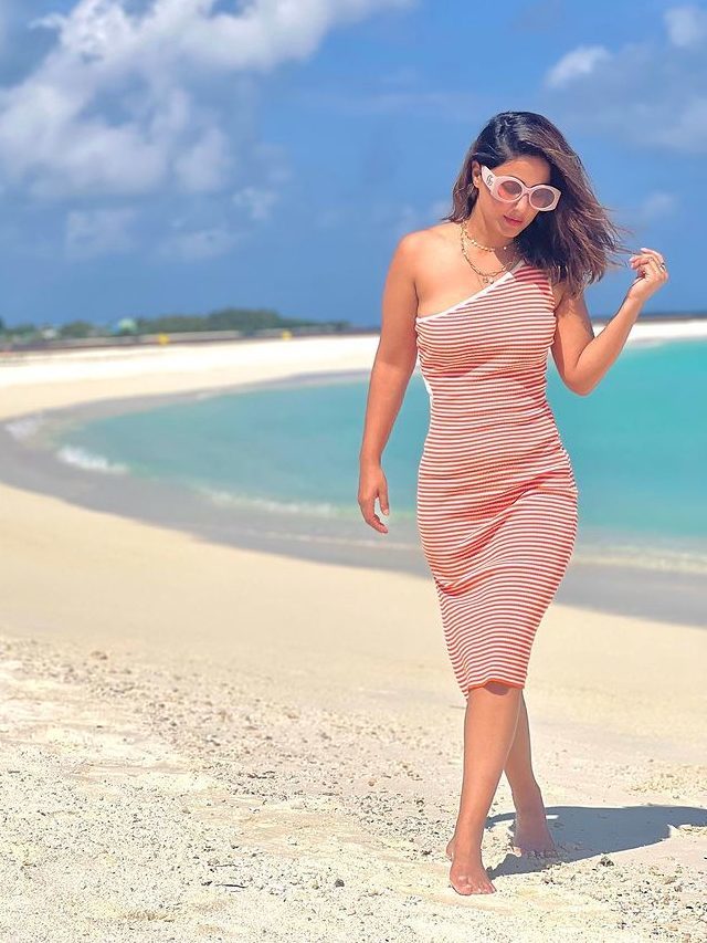 Hina khan share new beach photos