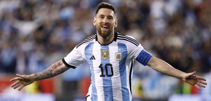 As Lionel Messi lifts the maiden, Ronaldo reacts winning the FIFA World Cup with Argentina