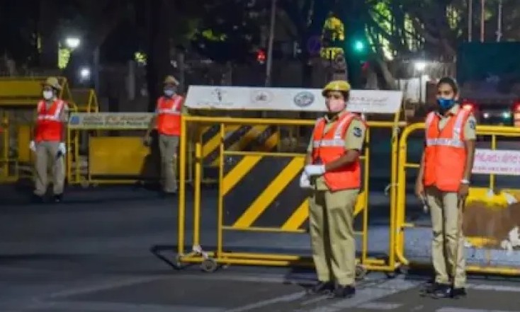 Bengaluru police hassle a couple for walking on the road