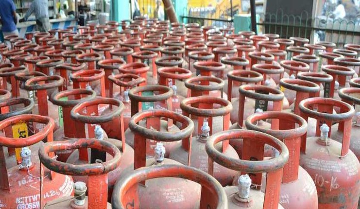 Rajasthan will cut the cost of LPG cylinders in half starting in April