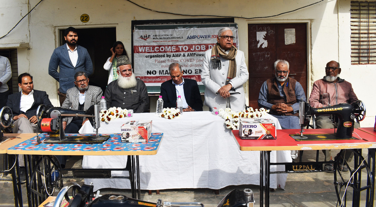 एसोसिएशन आफ़ मुस्लिम प्रोफेशनल्स, जयपुर चेप्टर द्वारा 25 गरीब महिलाओं को सिलाई मशीने वितरित