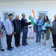 स्वर्ण पदक विजेता मुकुंद देव अग्रवाल को खेल मंत्री चांदना ने राष्ट्रीय ध्वज सौंपा