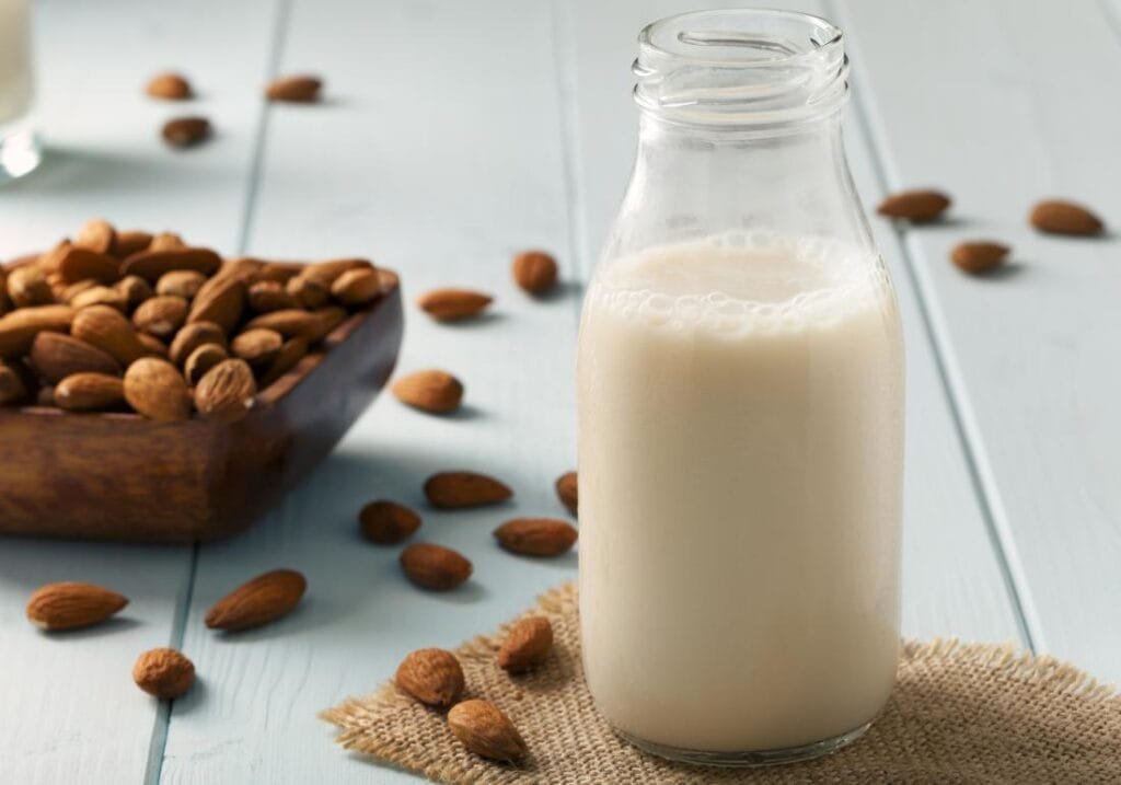 Cow Milk vs Almond Milk: A Comprehensive Guide to Nutrition and Benefits 141 cow milk