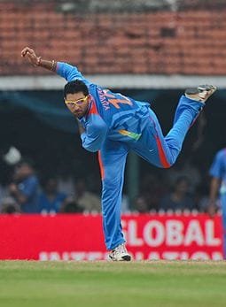 Yuvraj Singh bowling cropped
