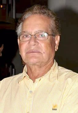 Emotional Reunion: Amitabh Bachchan and Salim Khan at Manoj Kumar's Funeral 140 SalimKhan