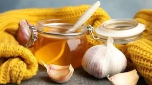 Garlic Dipped in Honey: Why Experts Are Swearing By It 111 honey