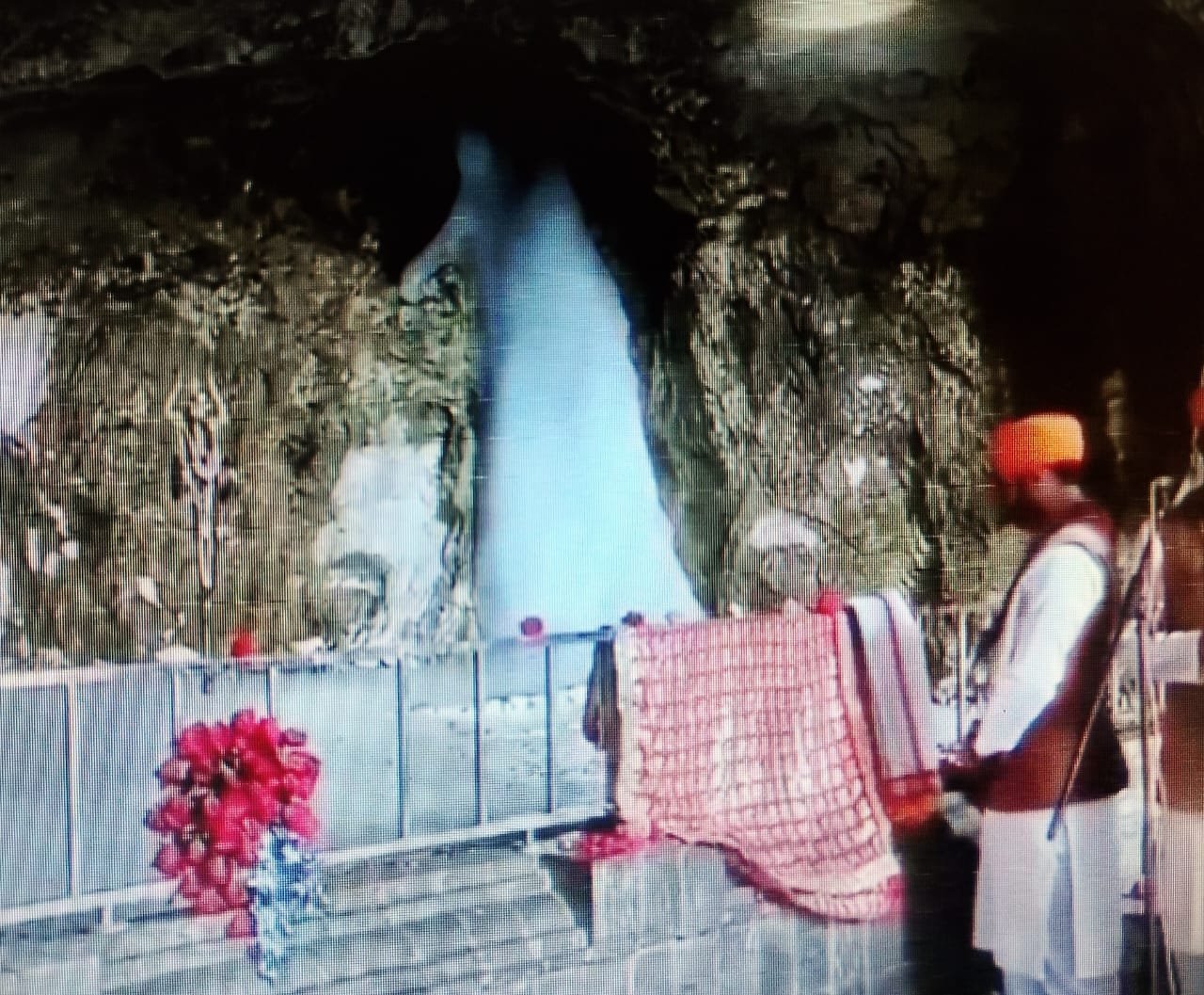 Amarnath Yatra Begins: First Aarti Performed, Devotees Chant ‘Bam Bam Bhole’ as Pilgrim Batches Set Off 105 Amarnath baba