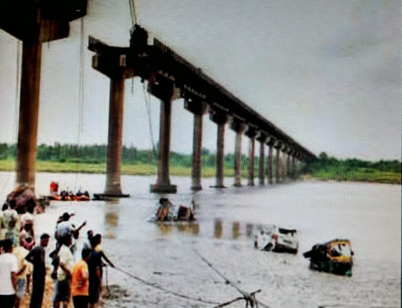Vadodara Bridge Tragedy: Death Toll Rises to 19, Two Still Missing – Rescue Operations Continue in Mahisagar River 110 Gujrat