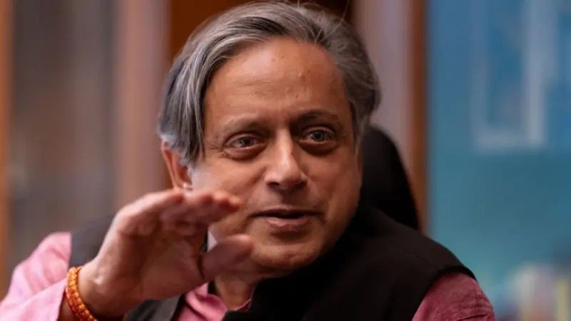 US‑India Tariff Shock announced: Learn how the new tariffs and penalties threaten trade, and Shashi Tharoor’s 116 Shashi Tharoor