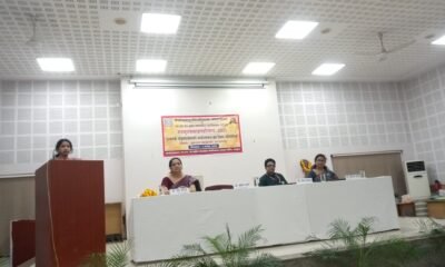 ज्ञानस्य प्राधान्यम् या धनस्य