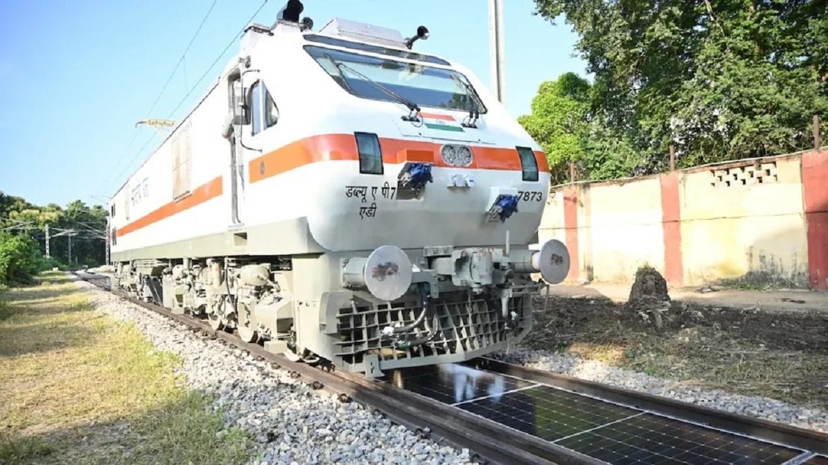 Solar Panel On Rail Track ushers in India’s bold leap into clean rail energy—discover how India’s rail tracks 141 Solar Panel On Rail Track