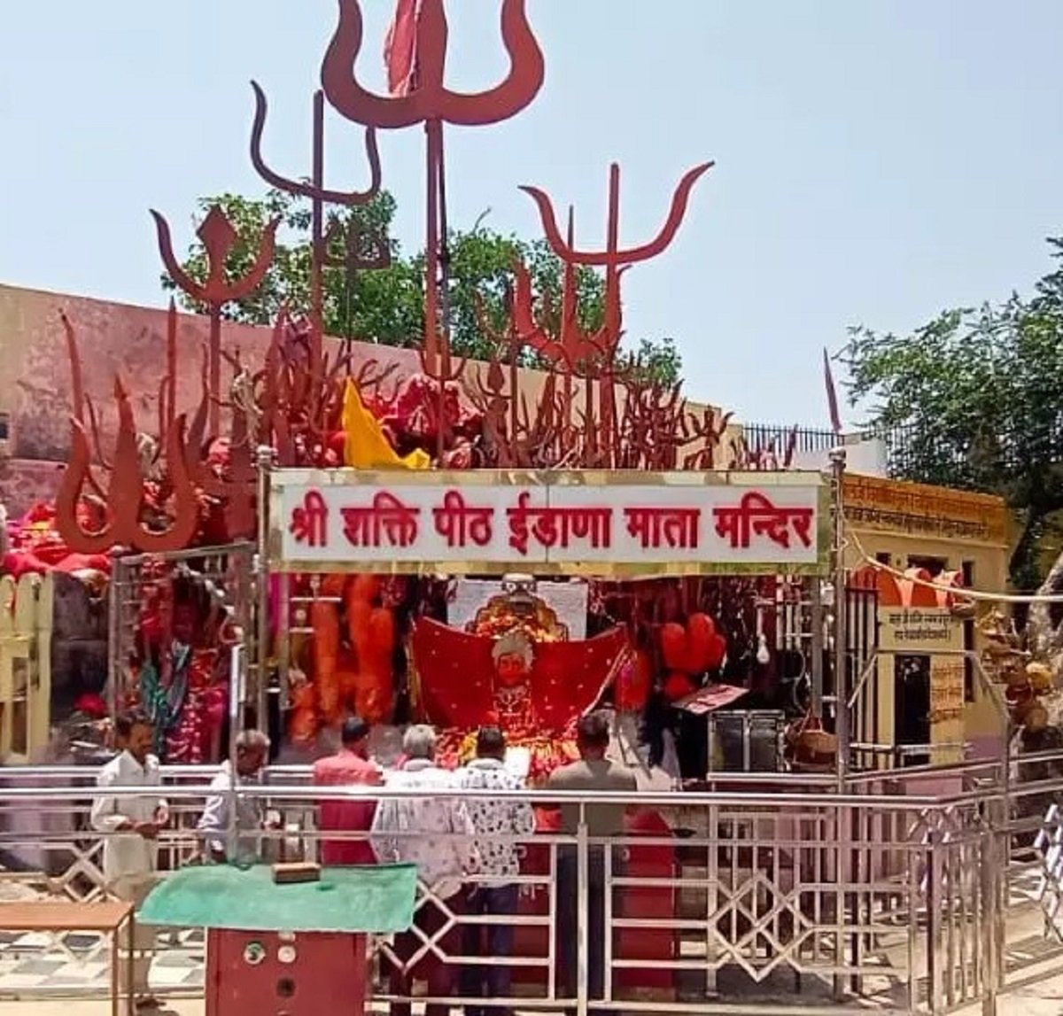 Idana Mata Temple in Rajasthan, where the goddess performs a miraculous fire bath. Learn the secrets, rituals, and local legends of this divine marvel- 150 Spiritual Power of Idana Mata Temple The Idana Mata Temple is a rare blend of devotion