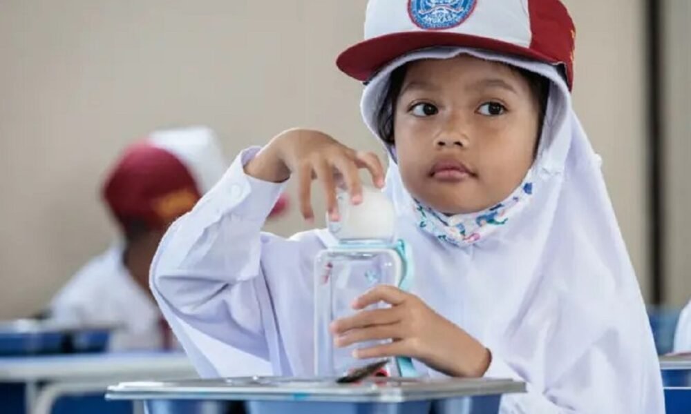 The news of Indonesia free lunch food poisoning