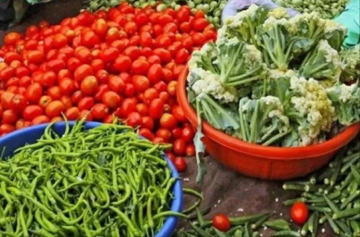 Jaipur Muḥāna Mandi vegetable prices jump dramatically: green chillies, cauliflower, tomato soar as Diwali nears — 148 Jaipur Muḥāna Mandi vegetable prices have soared to alarming heights