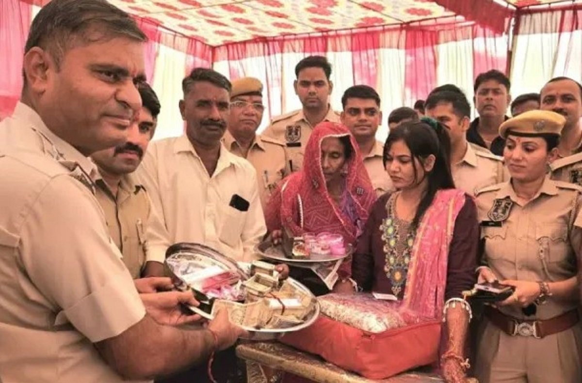 Kalwār Police Support Effort leads an extraordinary gesture of humanity – discover how officers united to provide ₹6.25 lakh mayra- 158 In the village of Kalwār near Jaipur, the entire police station staff stepped in, not just as law-enforcers but as family members