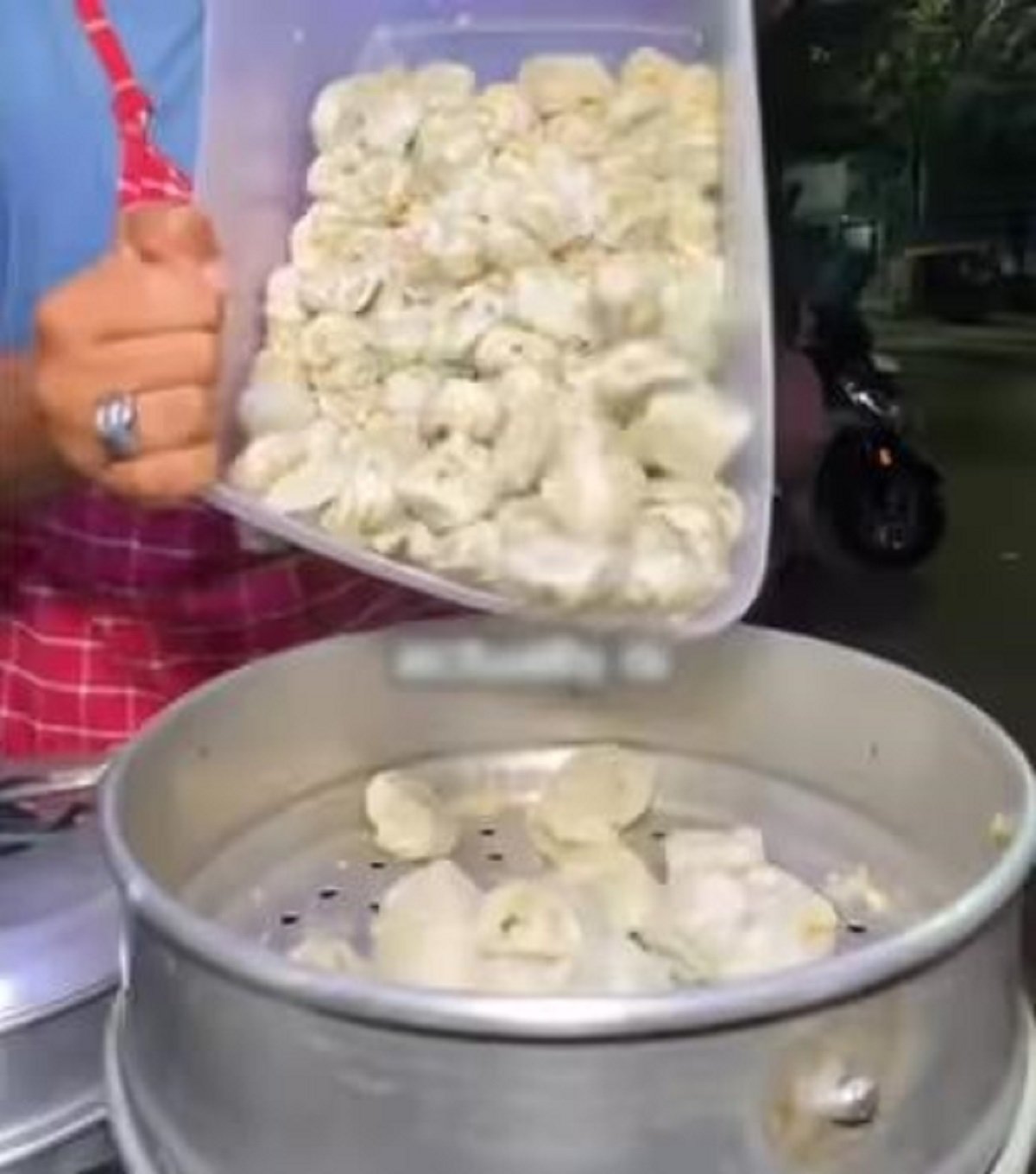 momo stall earnings revealed: how a street-food vendor made lakhs in a day, what you can learn, and why this business deserves a second look- 142 momo stall earnings